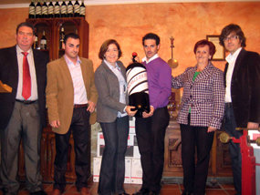 La actriz ha sido la madrina de la presentación de Nobleza 2009, el primer vino joven con calificación Rioja Alavesa de la última cosecha de la D.O.Ca. Rioja
 
